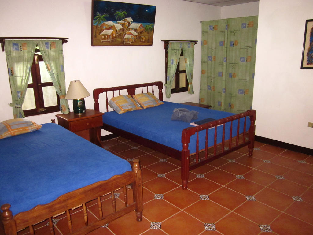 Charly'S Guest House Granada Room photo