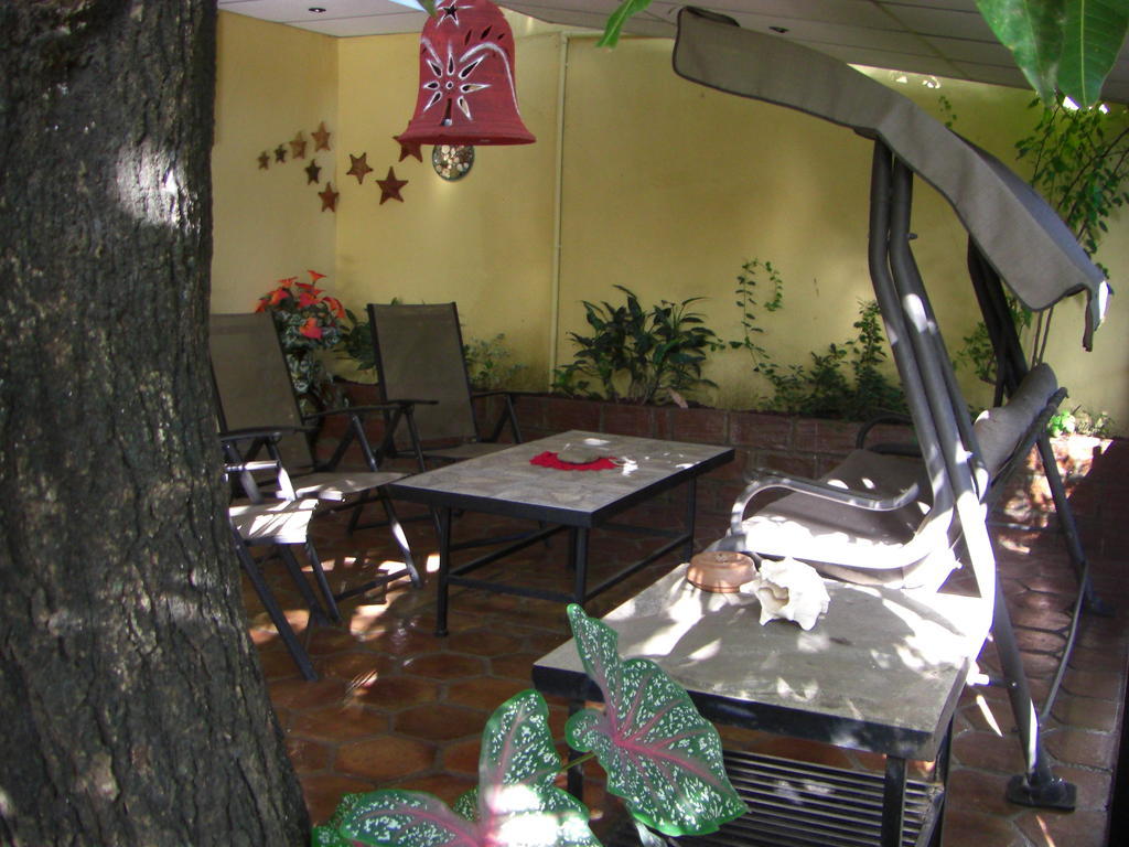 Charly'S Guest House Granada Exterior photo